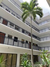 Building Photo - 650 NE 149th St