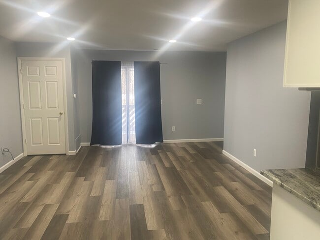 Foto del edificio - 16546 Clarkson Dr