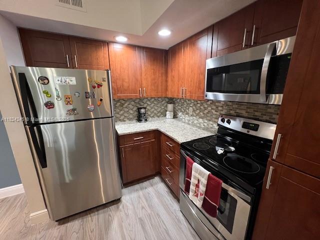 Building Photo - 565 Vista Isles Dr