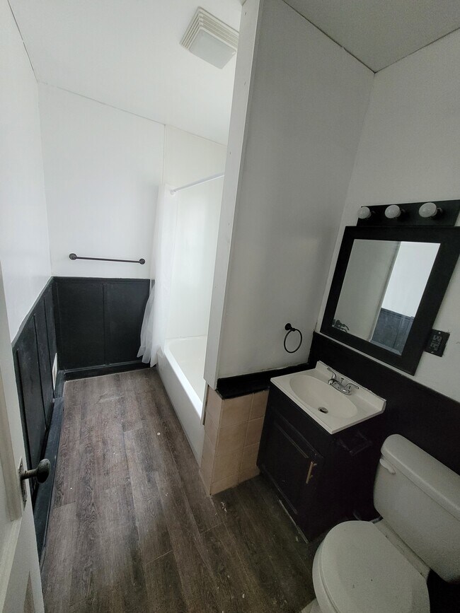 Bathroom - 604 Madison St