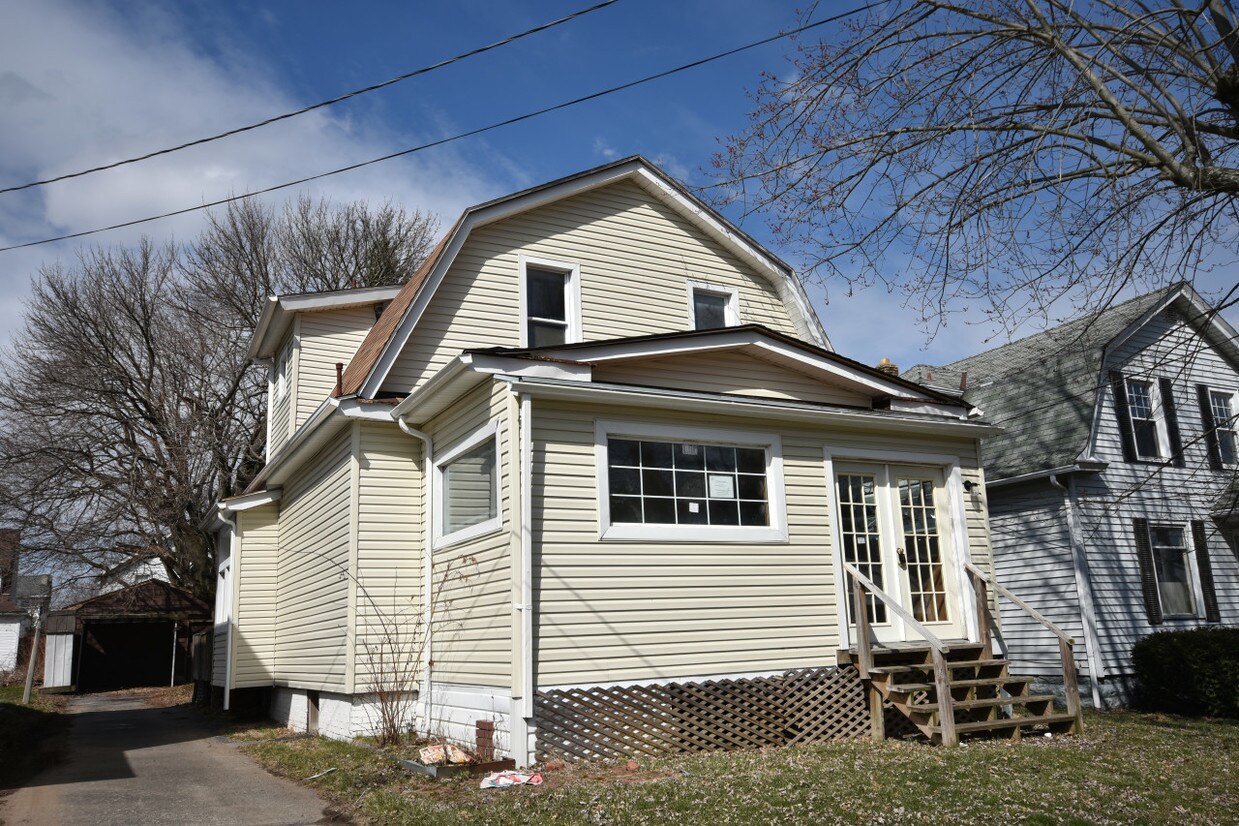 911 Warren Ave House for Rent in New Castle, PA