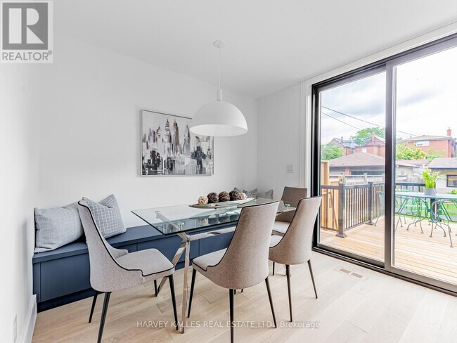 Photo du bâtiment - 379 Winona Dr