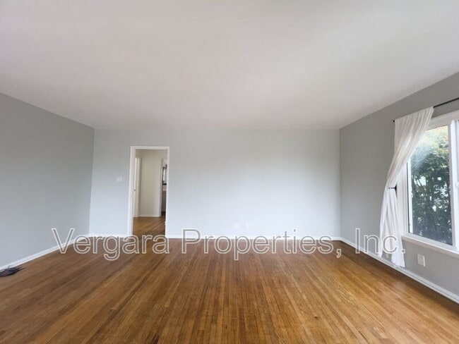 Foto del edificio - 623 Camino Real