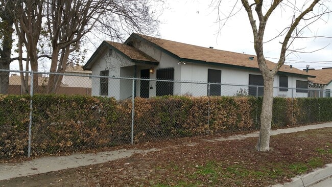 Building Photo - 2 br, 1 bath House - 104 E. Stanislaus Street