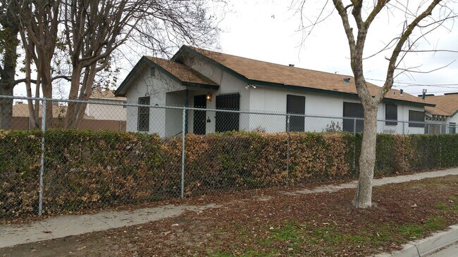 Foto del edificio - 2 br, 1 bath House - 104 E. Stanislaus Street