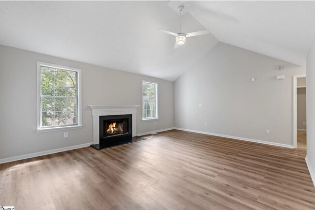 Building Photo - Charming 4/3 Home Downtown Greenville!