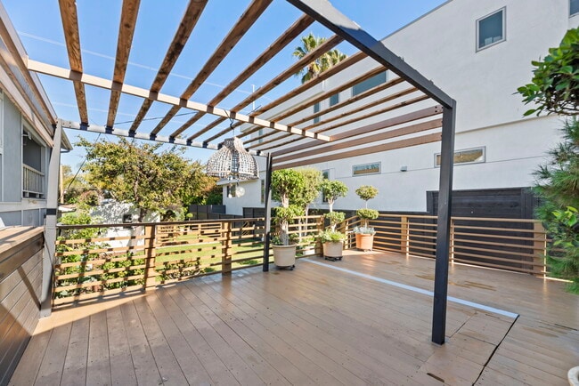 Foto del edificio - 662 Rosecrans Ave