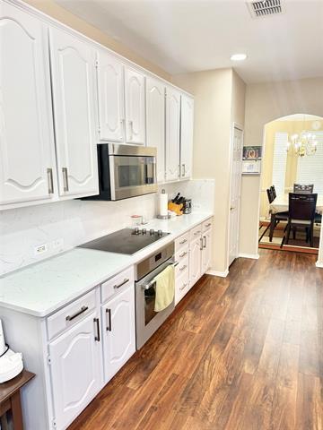 Foto del edificio - 652 Forest Hill Dr