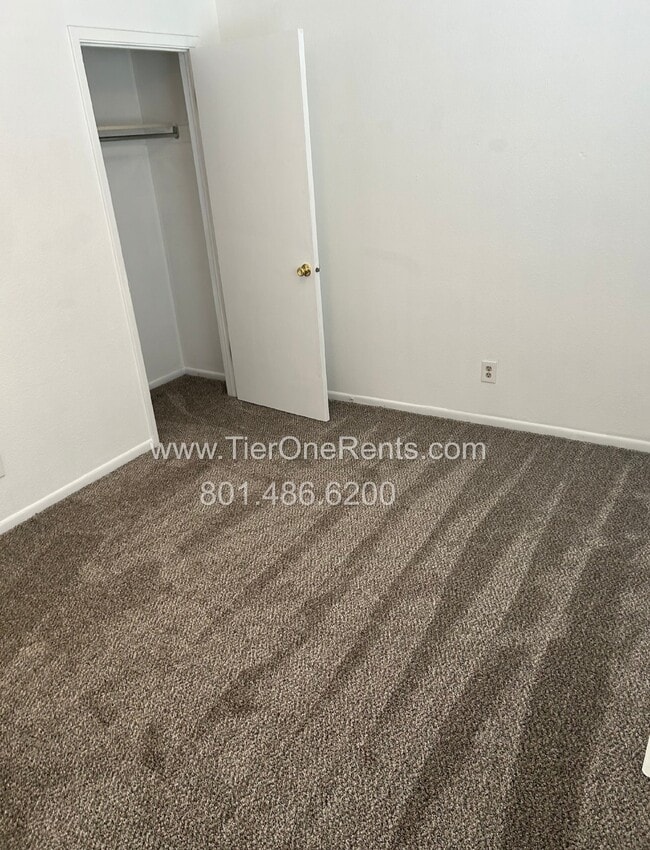 Foto del edificio - This property offers a NO DEPOSIT option available for qualified renters!