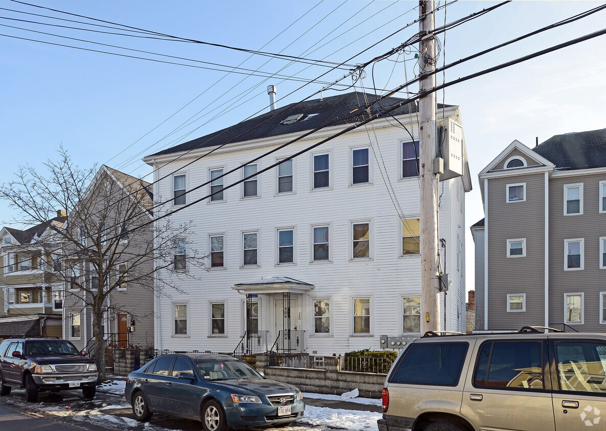 Building Photo - 136 Thompson St