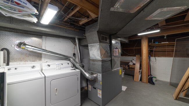 full laundry and extra storage - 1324 Glendale Rd
