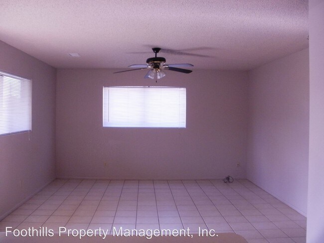 Building Photo - 2 br, 1 bath Apartment - 1629 Birch Street #1