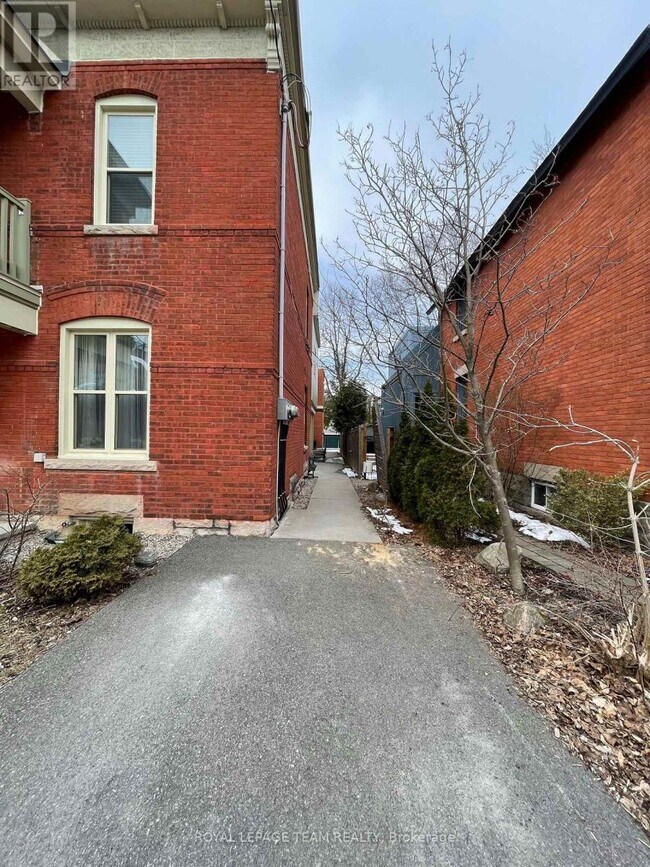 Building Photo - 192 Stanley Ave