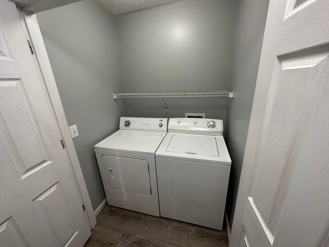 Building Photo - Modern 2 Bed/2 Bath Duplex Close to Everything – Available August