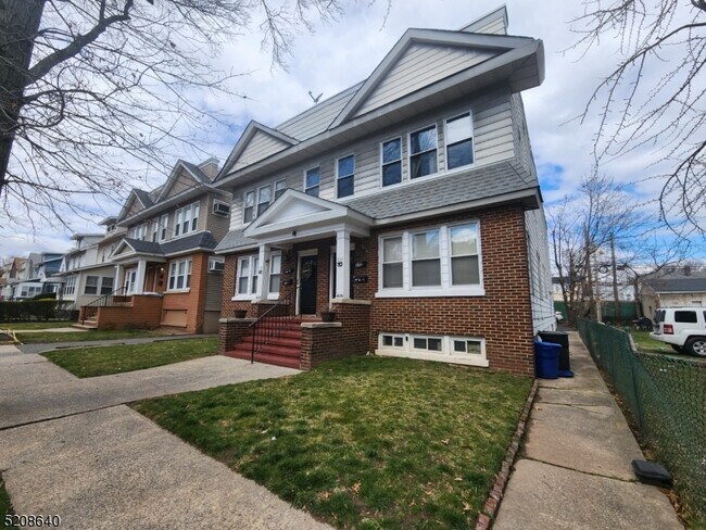 Foto del edificio - 316 Tremont Ave