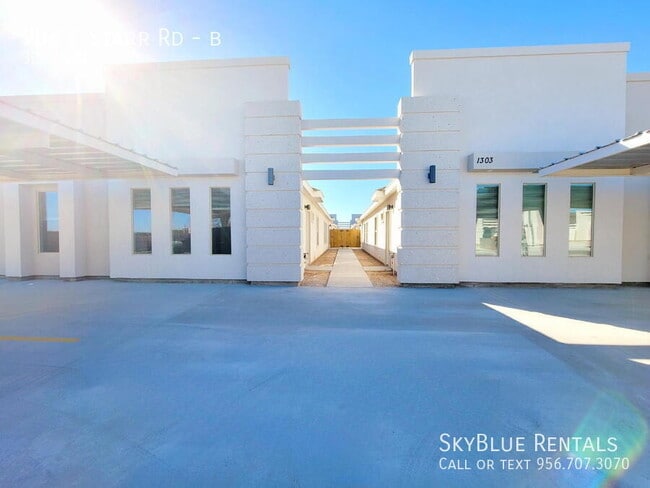 Building Photo - 906 E Starr Rd