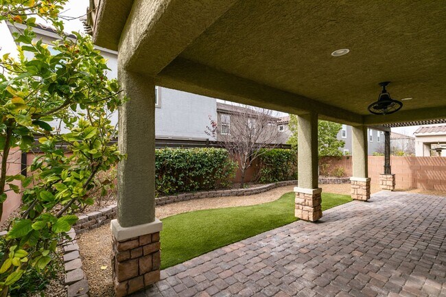 Building Photo - Bright & Spacious 3BR Home with Covered Patio & Community Pool