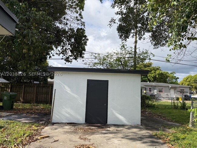 Building Photo - 1600 NW 13th St