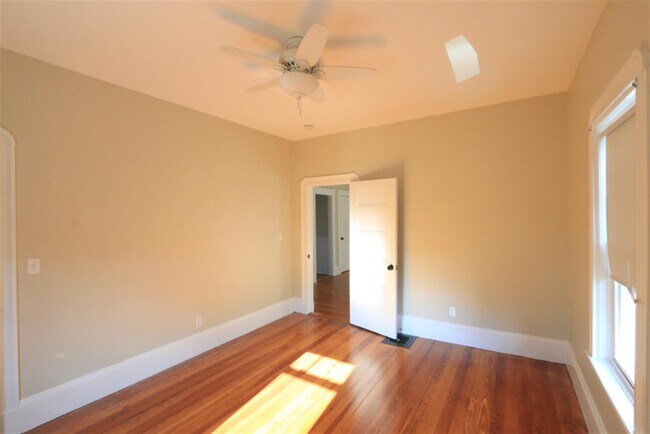 Foto del edificio - 39 Hall Ave