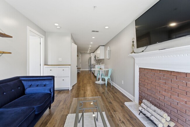 Foto del edificio - 2 BR/2 BA Condo in Columbia Heights!