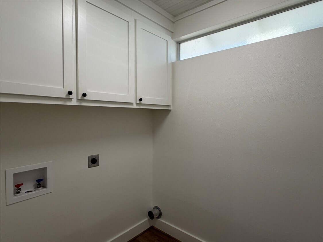 Foto del edificio - 402 W Third St