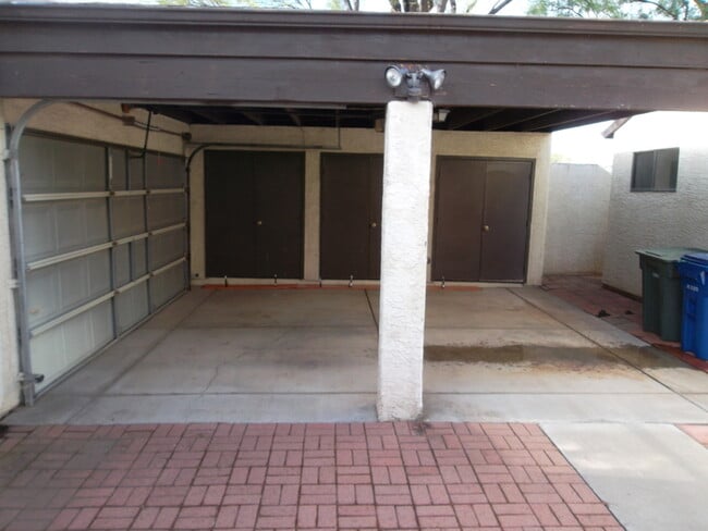 Building Photo - Private House