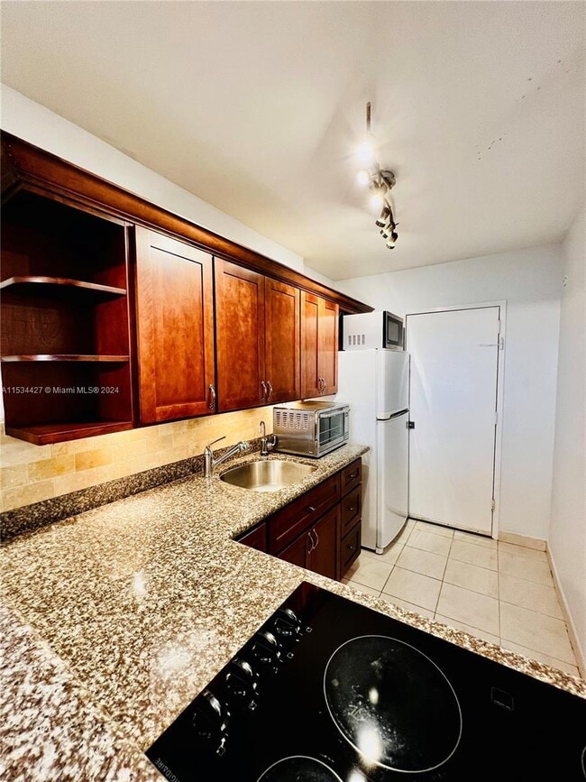 Foto del edificio - 2899 Collins Ave