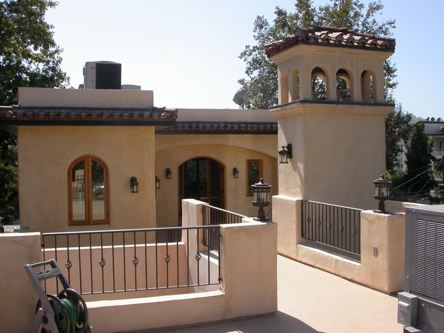 Roof Deck - 12843 Landale St