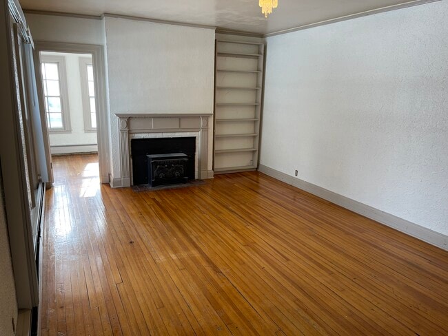 Building Photo - 318 S 15th St