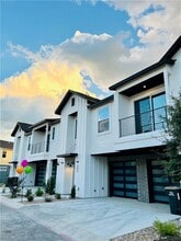 Building Photo - 12001 Vista Parke Dr