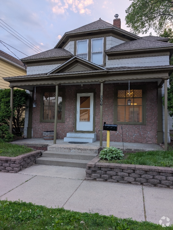 Building Photo - 306 Grove St