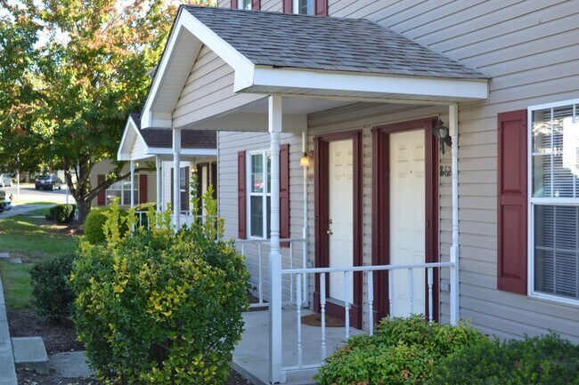 Building Photo - Rutherford Townhomes 4 Bedroom 3 Bathroom