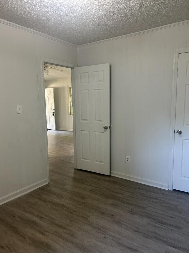 Foto del edificio - 208 Dent Ln
