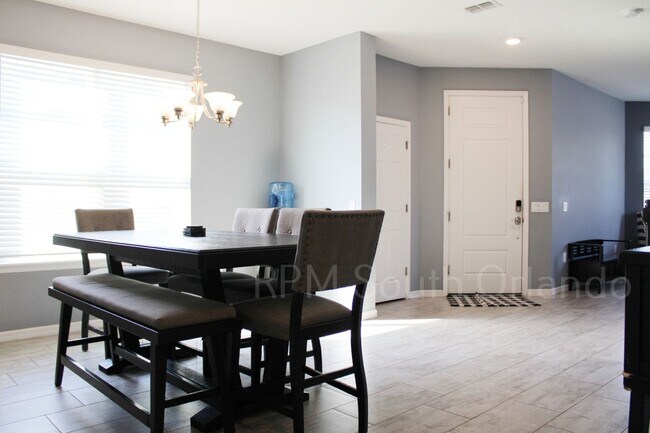 Foto del edificio - Spacious 5-Bedroom Pool Home for Rent in H...