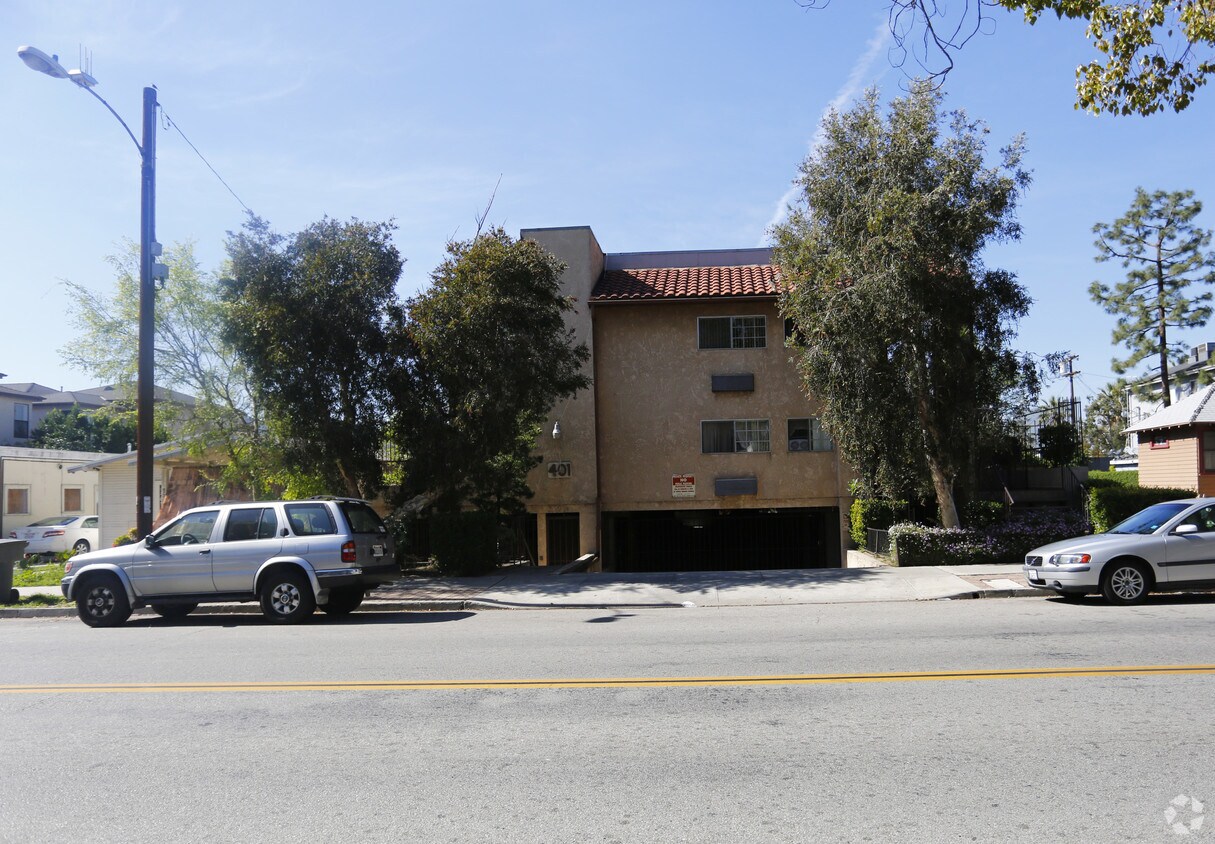 Building Photo - 401 Concord St