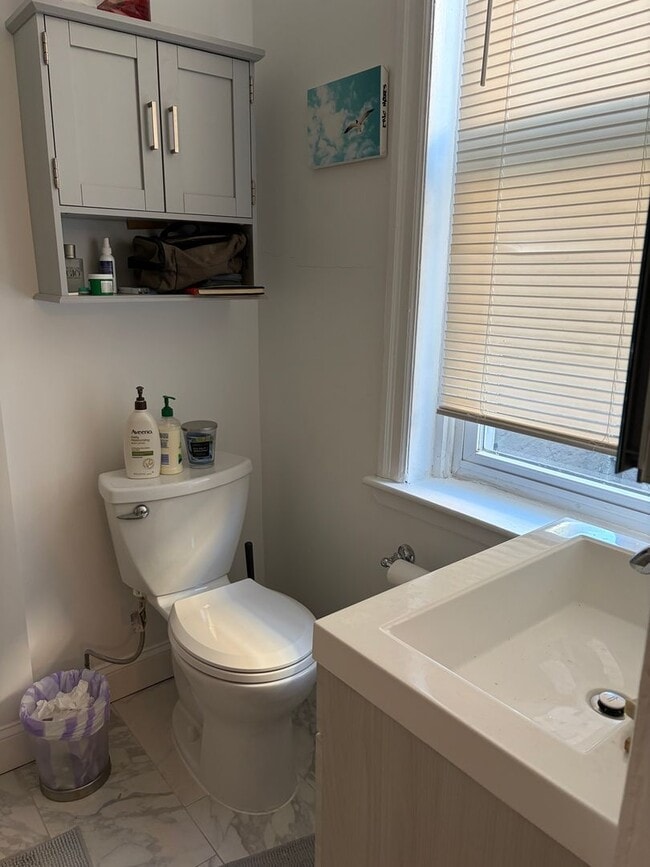 Building Photo - Queen Village - Fabric Row - 1  Bedroom 1 Bath Apartment