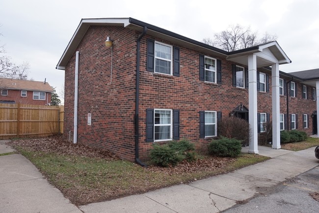 Colonial Oaks Apartments - Louisville, KY | Apartments.com