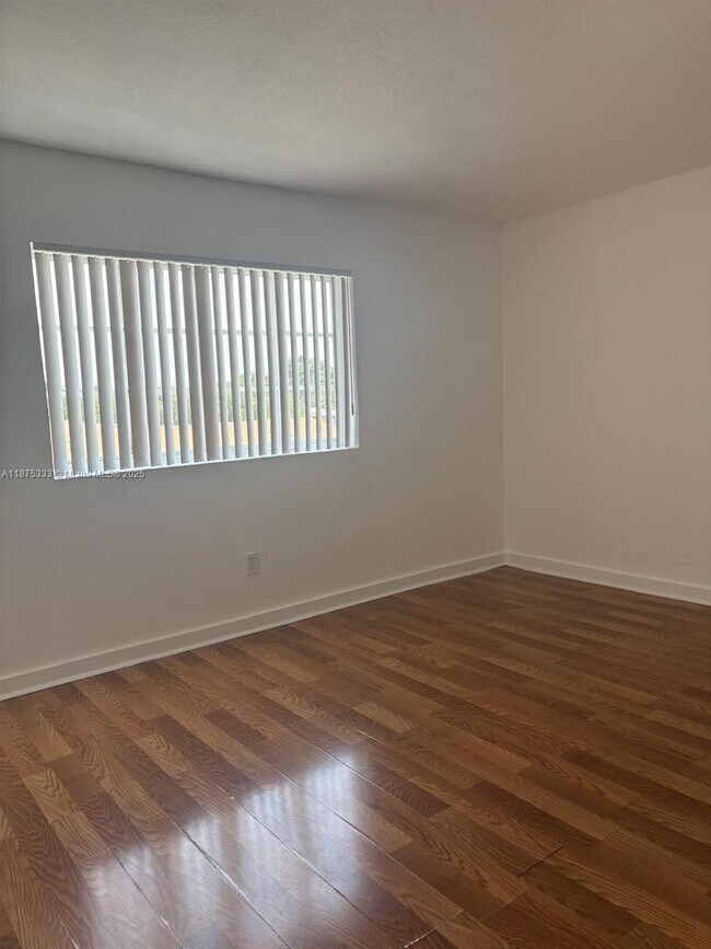 Foto del edificio - 13700 NE 6th Ave