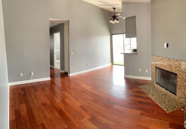 Building Photo - Beautiful North Park Condo Coming Soon! Av...