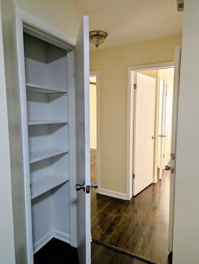 Foto del edificio - 6949 W Diversey Ave