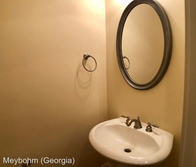 Foto del edificio - 3 br, 2.5 bath House - 449 Railroad Avenue