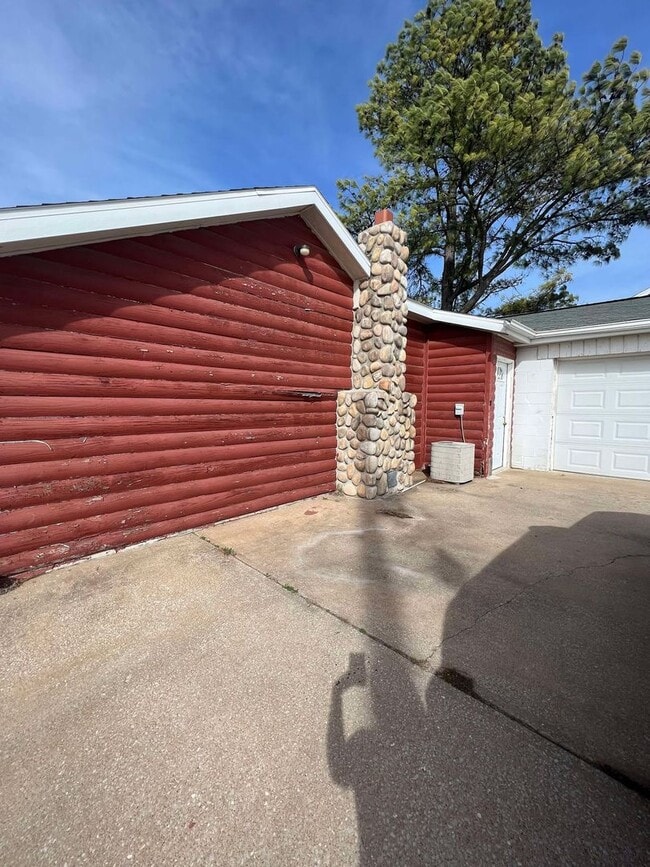 Building Photo - 2202 S Joplin Ave