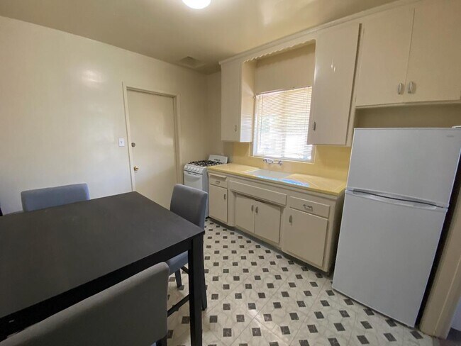 COCINA - 5329 Sepulveda Blvd