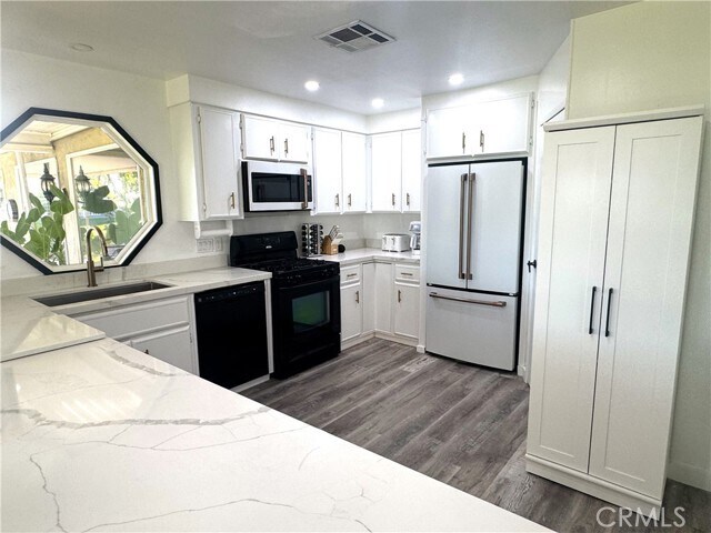 Building Photo - 38250 Azalea Dr