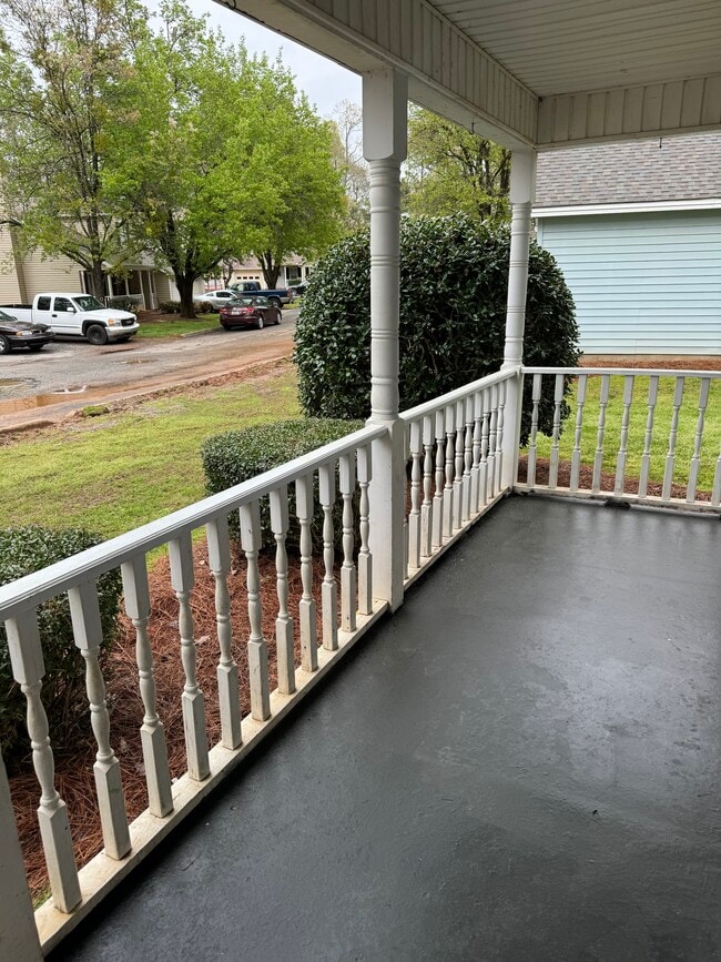 Front porch - 102 Rock Knoll Dr