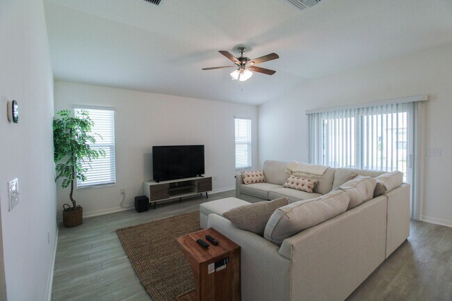 Foto del edificio - 7673 Woodley Ter