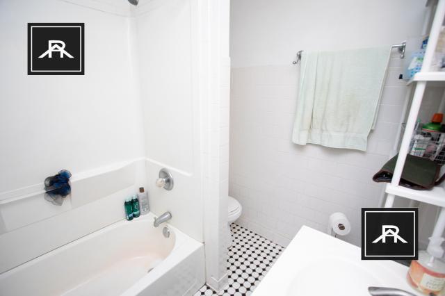 Foto del edificio - 4 bedroom in Brookline MA 02446
