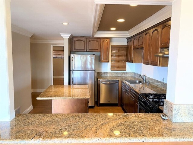 Foto del edificio - 100 Cliff Dr