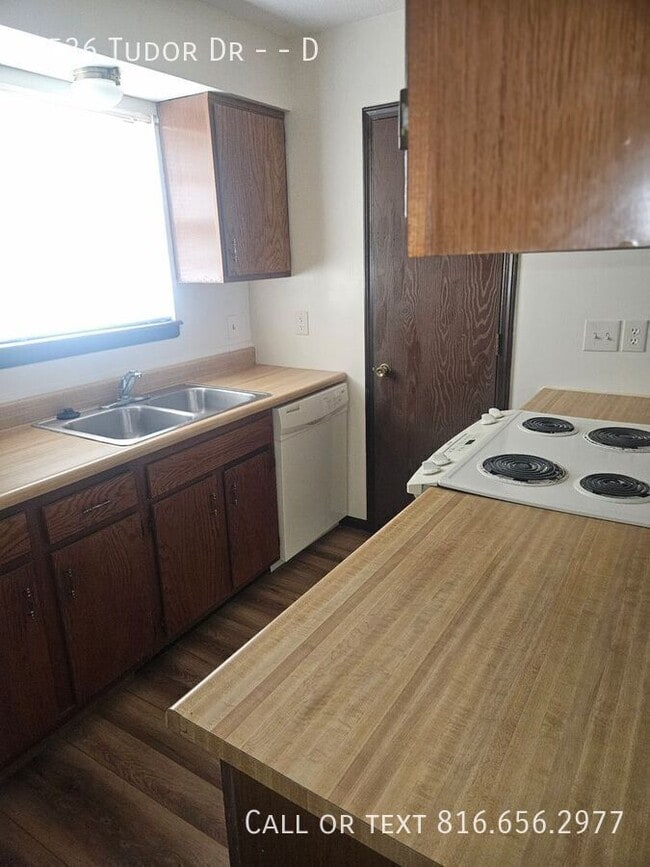 Building Photo - 3536 Tudor Dr