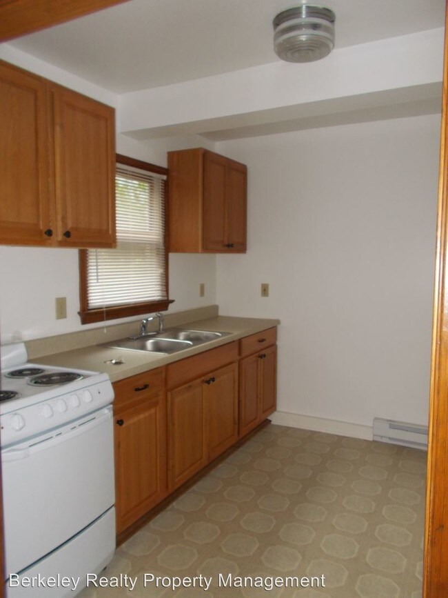 Building Photo - 505 Tyler St